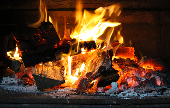 plameny v krbu